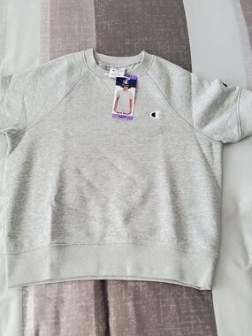 NWT Champion Women's Heather Grey Short Sleeve Crewneck Sweats